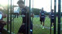 Jogadores do Palmeiras saem de campo cabisbaixos após reunião com Mattos