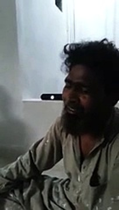 Pakistani construction worker song - Sahil pe kharay ho- goes viral