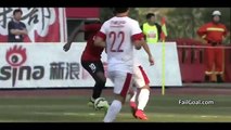 Arquero en ridículo: le anotan un gol mientras tomaba agua (VIDEO)
