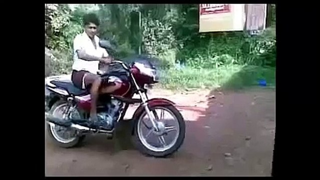 Super Kocak Aksi Standing Lucu Motor Bajaj Pulsar Super Kocak