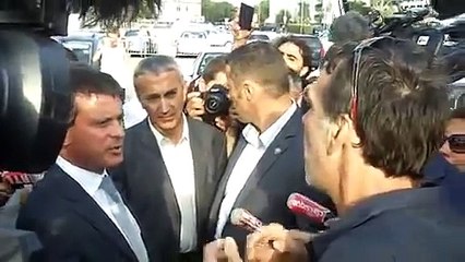 La Rochelle : Manuel Valls interpellé par un entrepreneur en colère
