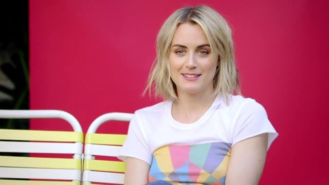 Kate Bosworth, Taylor Schilling, Alexa Chung and Lizzy Caplan Behind the Scenes