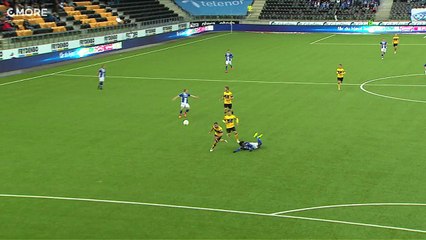 IK Start winger Espen Hoff followed up his red card today with a slapstick moment that was instant internet gold