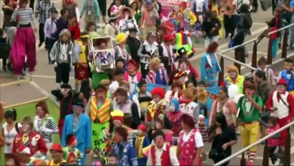 Défilé coloré dans les rues de Lima : les clowns manifestent