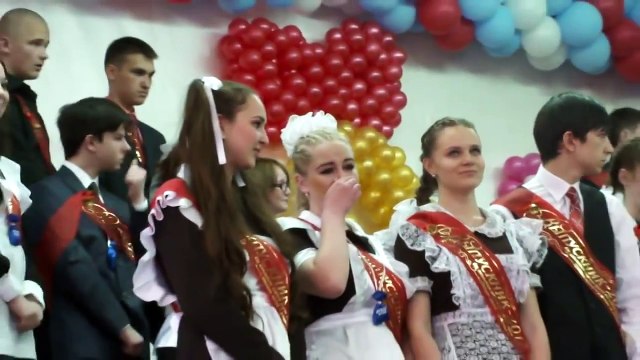 Последний звонок! Весь зал рыдал, Сразу вспоминаю свой последний звонок.