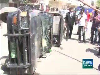 Lawyers turned over police van in Lahore's Mall Road