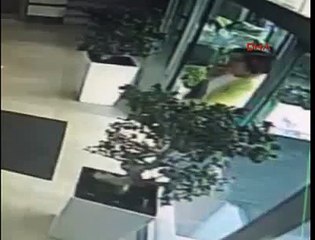 SALDIRI ANI GÜVENLİK KAMERASINDA