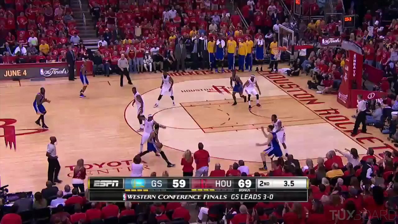 James Harden inscrit un panier de très très loin