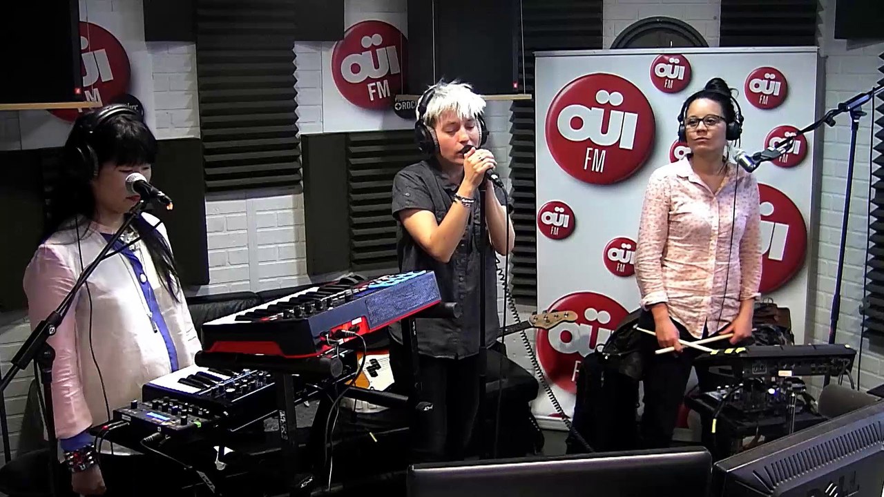 Jeanne Added - Look At Them - Session acoustique OÜI FM