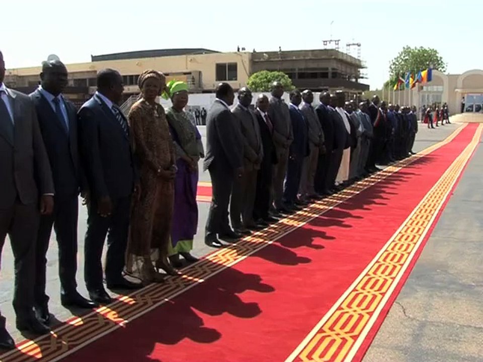 Arrivée du Président Ali Bongo Ondimba à N'Djamena pour le sommet de la CEEAC