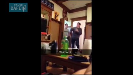 Il passe toute une année à faire peur à son coloc'. C'est hilarant !