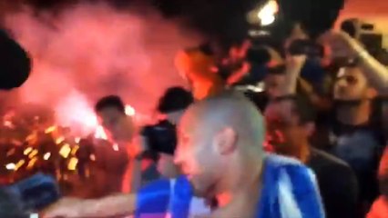 Rafik Djebbour fête le titre avec une arme