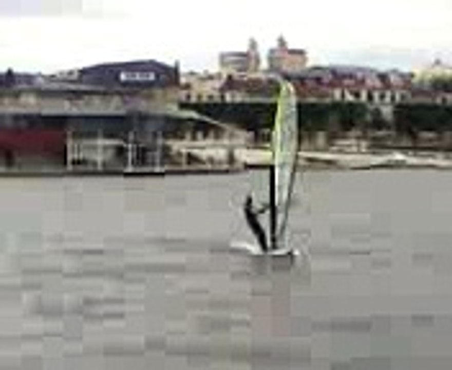 Vidéo0001 planche a voile sur le plan d'eau de vichy