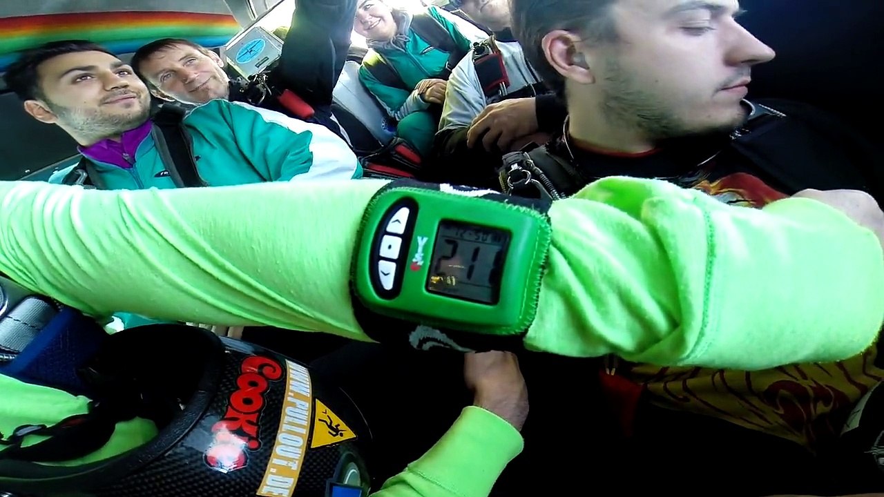 Falschirmspringen Heiratsantrag Büsra Deniz