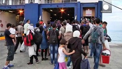 AB, Yunanistan'da yaşanan göçmen krizine el attı