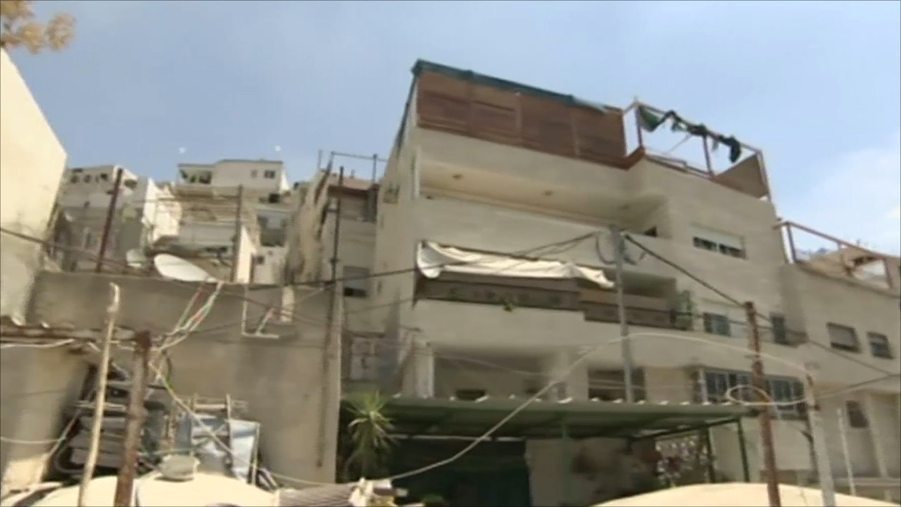 الاحتلال يخطر عائلات من سلوان بإخلاء منازلها