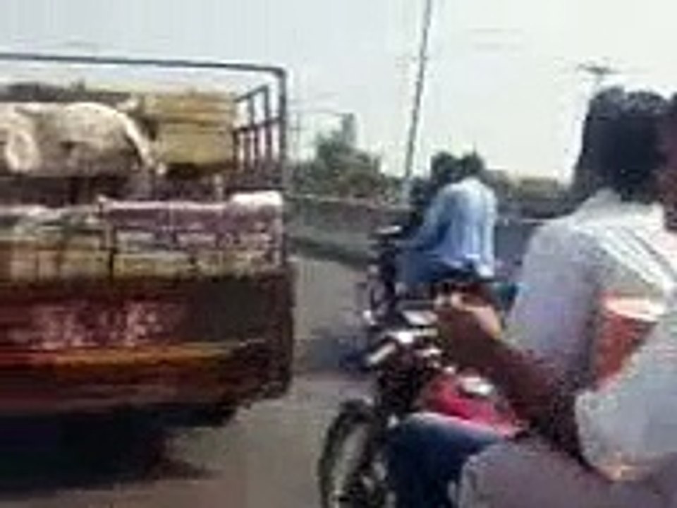 faisalabad jhang road on motorbike