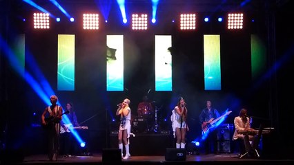 Songs "Dancing Queen" und "Thank you for the music" bei ABBA Tribute Show "Dancing Queen"