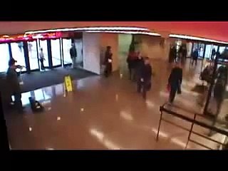 Famoso Violinista Joshua Bell tocando de incógnito en la estación de metro