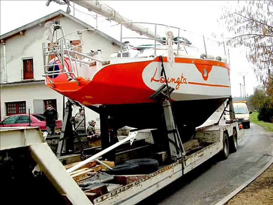 Mise à l'eau de  voilier LOUNGTA