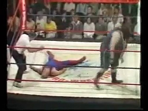 Giant Haystacks destroys wrestler in 28 seconds!