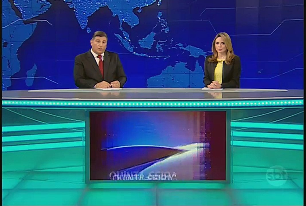 Bandidos explodem caixas eletrônicos e atiram c...