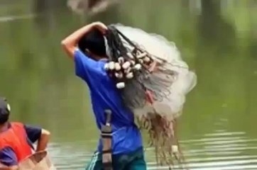 Crocodile Attack Human , Giant Crocodile Attacks Fisherman