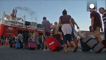 Flüchtlinge dürfen mit Fähren weg von griechischen Ferieninseln
