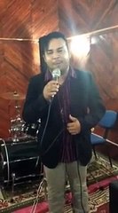 Leandro Seven cantando a música So Voce Anderson Freire