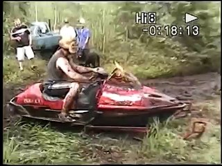 Roquemaure Abitibi ski doo dans bouette go in mud