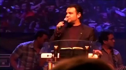 Marcos Feliciano manda prender meninas que se beijaram em culto