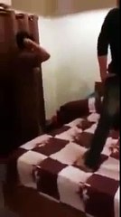 Cave Xinh Gái Và Chồng Già Đang Hú Hí Trong Nhà Nghỉ Thì Bị Vợ Ập Vào