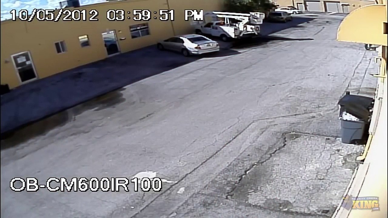 Video Sample 600tvl Weatherproof indoor/outdoor IR Bullet Security Camera - OB-CM600IR100-B