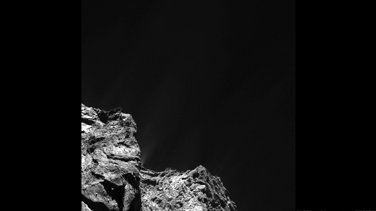 Cometa e sonda Rosetta alcançam ponto mais próximo do Sol