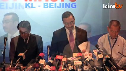 Video herunterladen: Polis tak geledah rumah anak kapal MH370 - Hisham