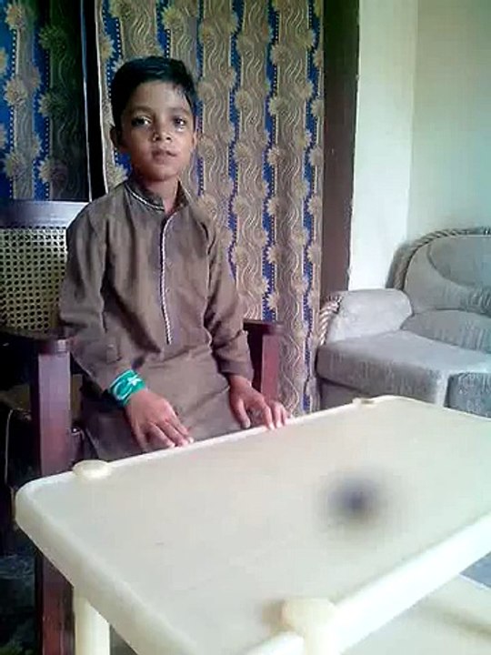 ایک ننھے بچے نےایسا  کیا کہہ ڈالا کہ پوری حکومت اور اپوزیشن حرکت میں آگئی،سنیں اور شئر کریں