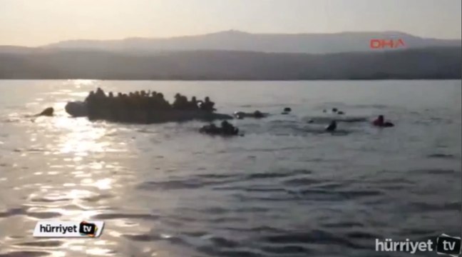 Des garde-côtes grecs coulent l'embarcation de migrants