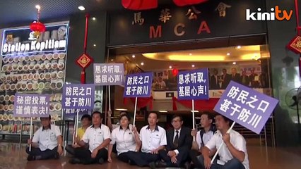 Segelintir ahli MCA berdemo tolak  EGM Ahad ini
