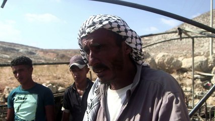 مستوطنون يضرمون النار في خيمة تابعة للبدو في الضفة الغربية