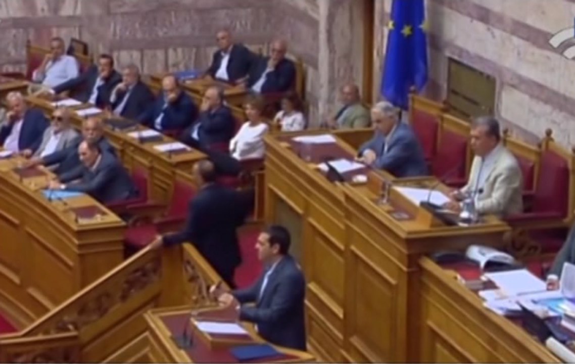 Le troisième plan d'aide voté par le parlement grec, à travers nos télés en 42 secondes