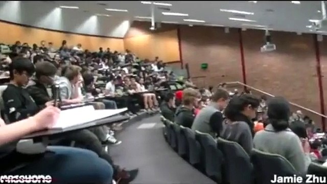 Body watching Porn movie in class without headphones