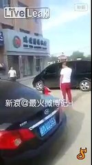 Китаец решил действовать не словом,а делом.