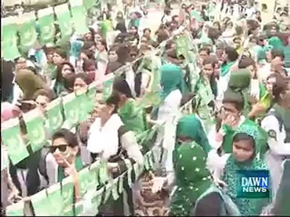 Wasim Akram Wife Selfies with Students on independent day in Karachi