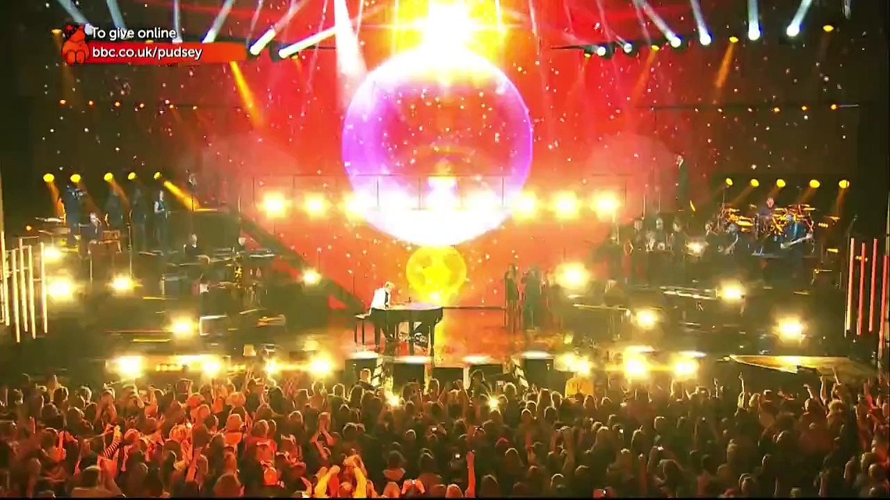 Barry Manilow, Gary Barlow & Robbie Williams Perform 'Could It Be Magic' On Children In Need Rocks