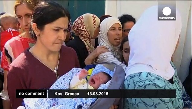 Desperate migrants queue for right to stay in Greece