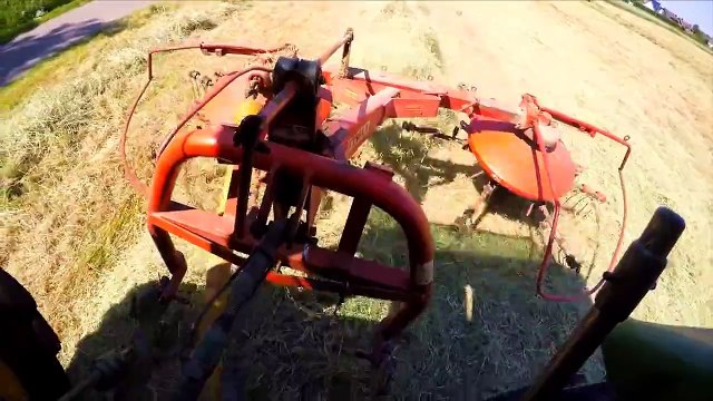 Heu Schwaden 2015 mit Stoll UM400 Kombi und John Deere 2040