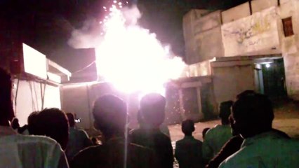 جشن آذادی نائیٹ کلر سیداں میں آتش بازی کا زبرست مظاہرہ..