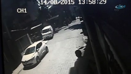 3 kişinin yaralandığı kaza kameraya yansıdı