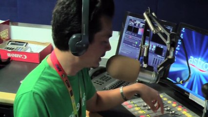 SINAR PAGI  MULUT BECOK MAK BANANG DAN MAK NENG CERIAKAN SINAR PAGI