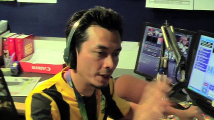 SINAR PAGI  MAK NENG DAN MAK BANANG BERGADUH SAMBIL LAYAN SMS